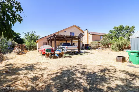 Exterior - 1307 Marion Ave, Lancaster, CA 93535 photo 5 of 6