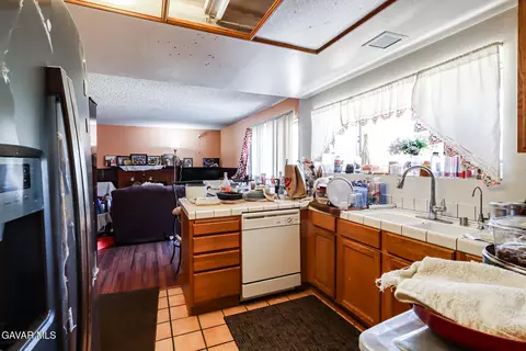 Kitchen - 1307 Marion Ave, Lancaster, CA 93535 photo 2 of 2