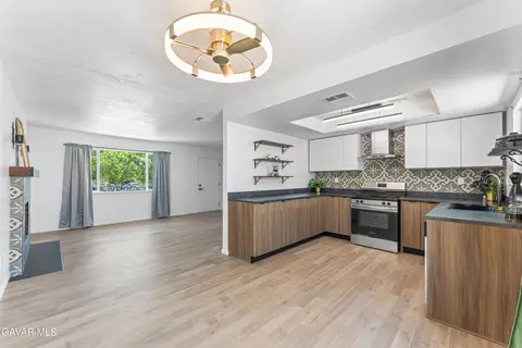 Kitchen - 39523 E 161st St, Palmdale, CA 93591 photo 3 of 5
