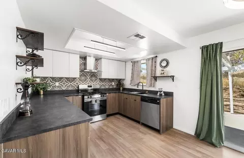Kitchen - 39523 E 161st St, Palmdale, CA 93591 photo 5 of 5