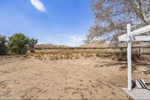 Exterior - 39523 E 161st St, Palmdale, CA 93591 photo 9 of 12