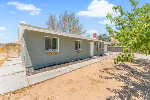 Exterior - 39523 E 161st St, Palmdale, CA 93591 photo 2 of 12