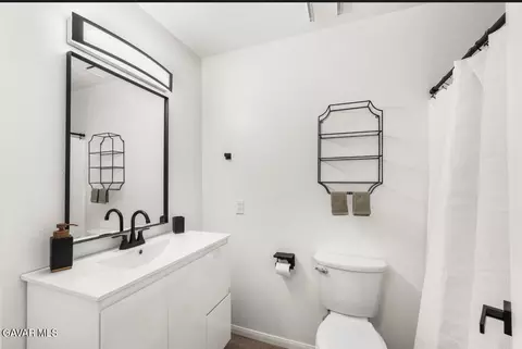 Bath - 39523 E 161st St, Palmdale, CA 93591 photo 2 of 2
