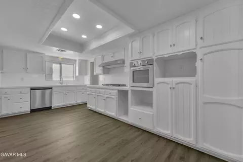 Kitchen - 42865 Normandy Ln, Lancaster, CA 93536 photo 2 of 2