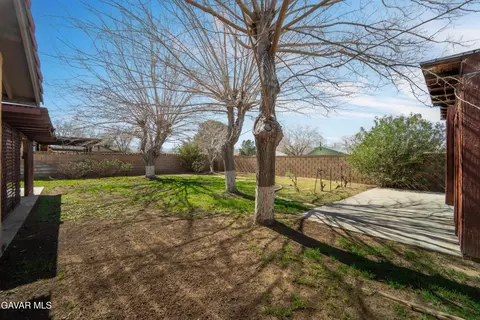 Exterior - 42865 Normandy Ln, Lancaster, CA 93536 photo 5 of 6