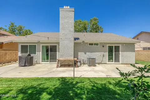 Exterior - 524 E Ivyton St, Lancaster, CA 93535 photo 8 of 9