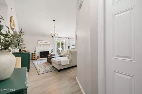Entry Way - 524 E Ivyton St, Lancaster, CA 93535 photo 1 of 2