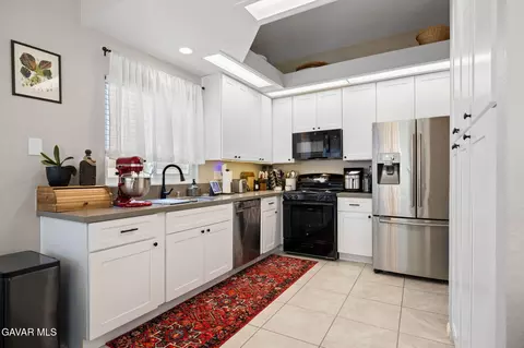 Kitchen - 524 E Ivyton St, Lancaster, CA 93535 photo 1 of 2