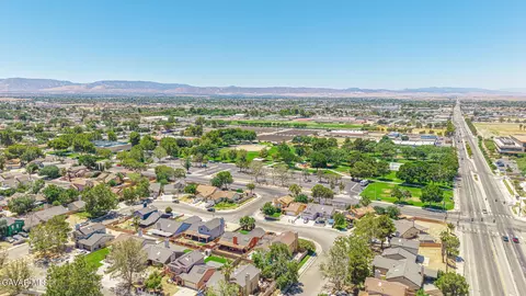 View/Area - 524 E Ivyton St, Lancaster, CA 93535 photo 3 of 4