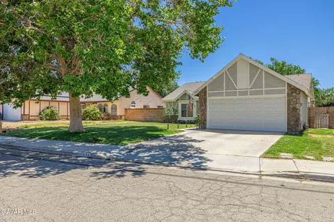 Exterior - 524 E Ivyton St, Lancaster, CA 93535 photo 4 of 9