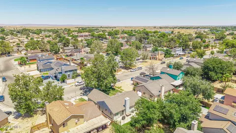View/Area - 524 E Ivyton St, Lancaster, CA 93535 photo 1 of 4