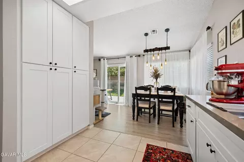 Entry Way - 524 E Ivyton St, Lancaster, CA 93535 photo 2 of 2