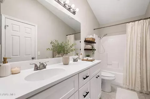 Bath - 524 E Ivyton St, Lancaster, CA 93535 photo 1 of 3
