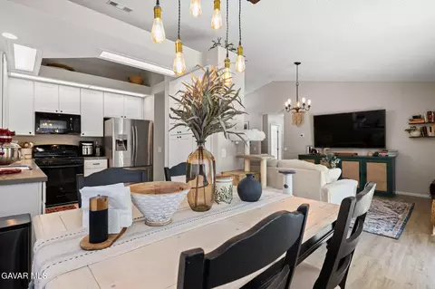 Dining - 524 E Ivyton St, Lancaster, CA 93535 photo 2 of 2