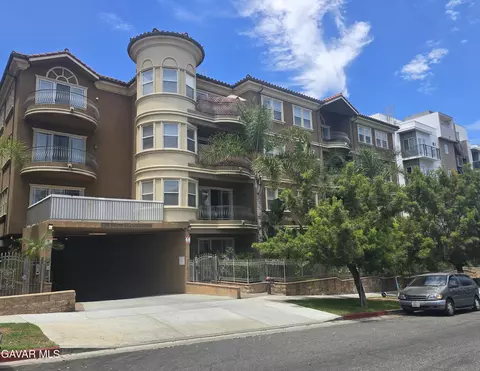 917 S New Hampshire Ave UNIT 301, Los Angeles, CA 90006