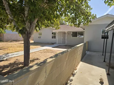 13620 Gilbert St, North Edwards, CA 93523 photo 2