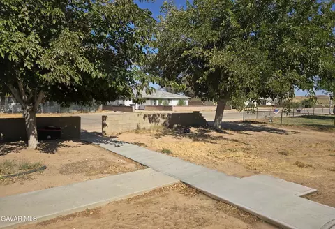 13620 Gilbert St, North Edwards, CA 93523 photo 4