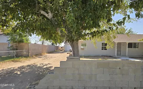 13620 Gilbert St, North Edwards, CA 93523 photo 3
