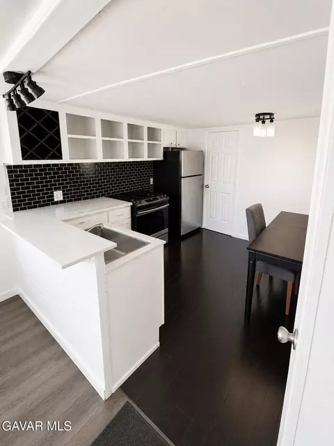 Kitchen - 43850 20th St #SPC 116, Lancaster, CA 93535 photo 1 of 1