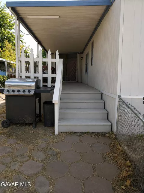 Exterior - 43850 20th St #SPC 116, Lancaster, CA 93535 photo 2 of 6