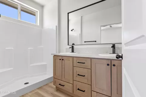 Bath - 26420 Winchester Ct, Tehachapi, CA 93561 photo 2 of 2