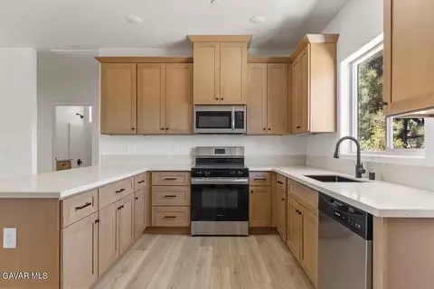 Kitchen - 26420 Winchester Ct, Tehachapi, CA 93561 photo 1 of 2
