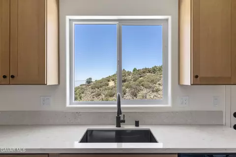 Kitchen - 26420 Winchester Ct, Tehachapi, CA 93561 photo 2 of 2