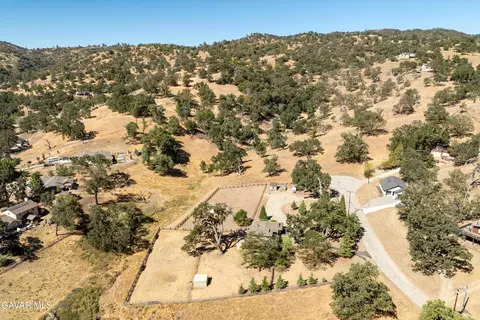 View/Area - 23860 Parke Ct, Tehachapi, CA 93561 photo 3 of 5