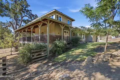 Exterior - 23860 Parke Ct, Tehachapi, CA 93561 photo 2 of 13