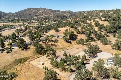 View/Area - 23860 Parke Ct, Tehachapi, CA 93561 photo 2 of 5