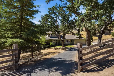 Exterior - 23860 Parke Ct, Tehachapi, CA 93561 photo 8 of 13