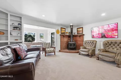 Living - 23860 Parke Ct, Tehachapi, CA 93561 photo 2 of 2