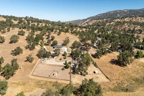 View/Area - 23860 Parke Ct, Tehachapi, CA 93561 photo 5 of 5