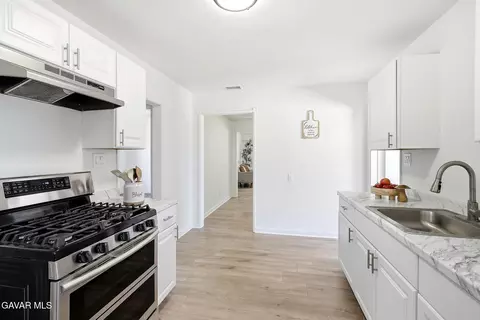 Kitchen - 2494 Nadean, Mojave, CA 93501 photo 2 of 2