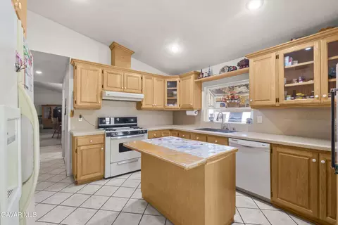 Kitchen - 733 E Avenue J12, Lancaster, CA 93535 photo 2 of 5