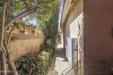 Exterior - 733 E Avenue J12, Lancaster, CA 93535 photo 10 of 10