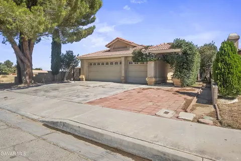 Exterior - 733 E Avenue J12, Lancaster, CA 93535 photo 2 of 10