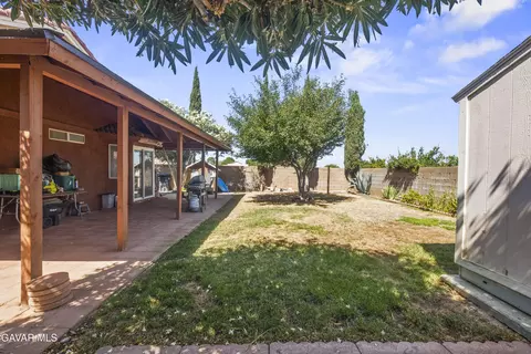 Exterior - 733 E Avenue J12, Lancaster, CA 93535 photo 9 of 10