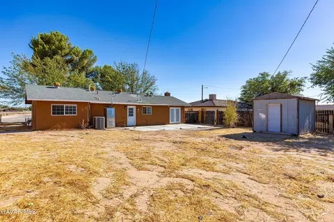 Exterior - 27201 Carmichael St, Boron, CA 93516 photo 6 of 8