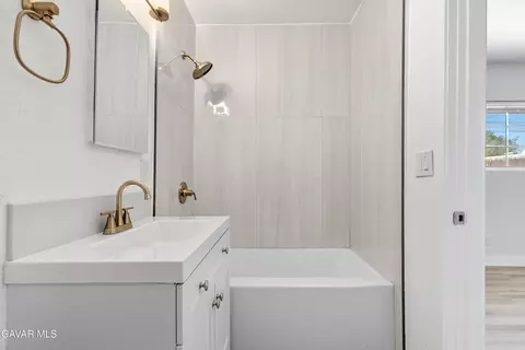 Bath - 27201 Carmichael St, Boron, CA 93516 photo 1 of 1