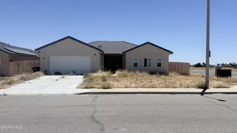9462 Village Center Dr, California City, CA 93505