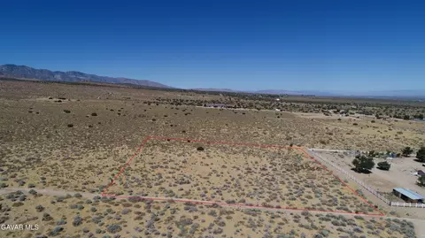 31500 227th St E, Llano, CA 93544 photo 2