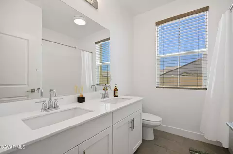 Bath - 45111 Westview Dr, Lancaster, CA 93536 photo 1 of 2
