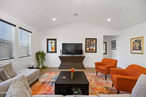 Living - 45111 Westview Dr, Lancaster, CA 93536 photo 2 of 3