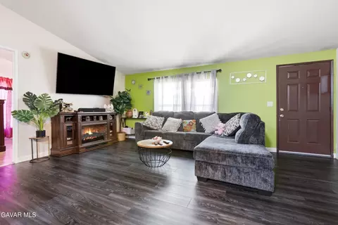 Living - 350 E San Jacinto Ave #178, Perris, CA 92570 photo 1 of 2