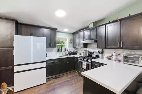 Kitchen - 350 E San Jacinto Ave #178, Perris, CA 92570 photo 2 of 3