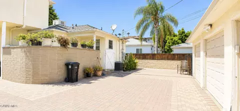 Exterior - 1906 Jackson St, Burbank, CA 91504 photo 2 of 4