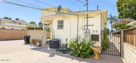 Exterior - 1906 Jackson St, Burbank, CA 91504 photo 3 of 5