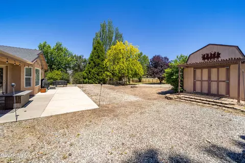 Exterior - 29960 Caddy Ln, Tehachapi, CA 93561 photo 5 of 7