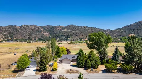 View/Area - 29960 Caddy Ln, Tehachapi, CA 93561 photo 1 of 4